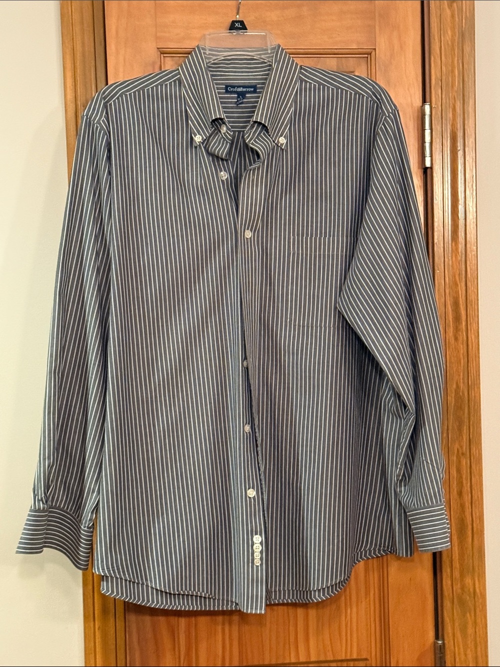 Men’s NWOT Gray and White Pinstripe Button-Down Dress Shirt size large